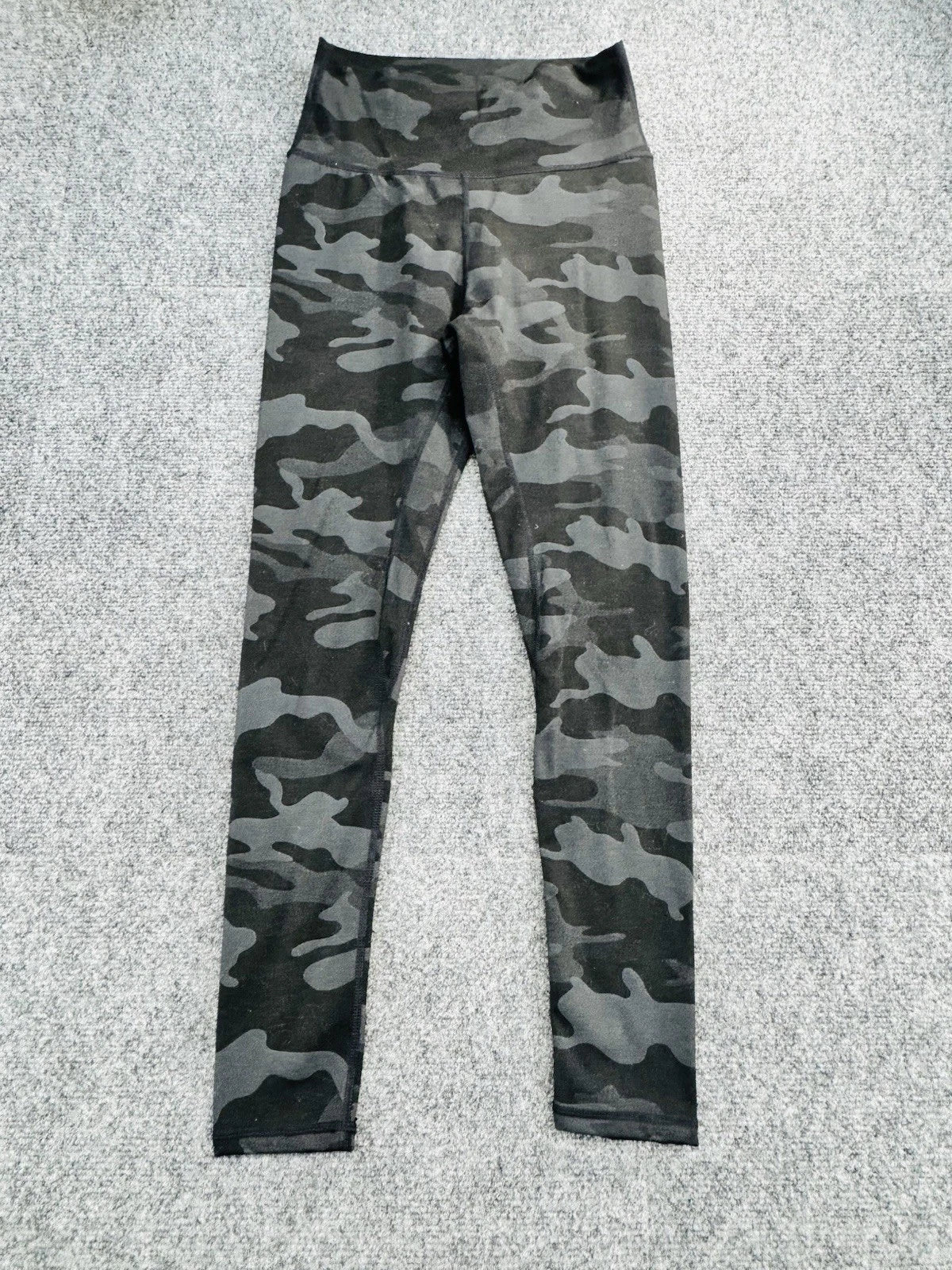 Lululemon Women's 4 Gray Camo High Rise Ankle Leggings Excellent