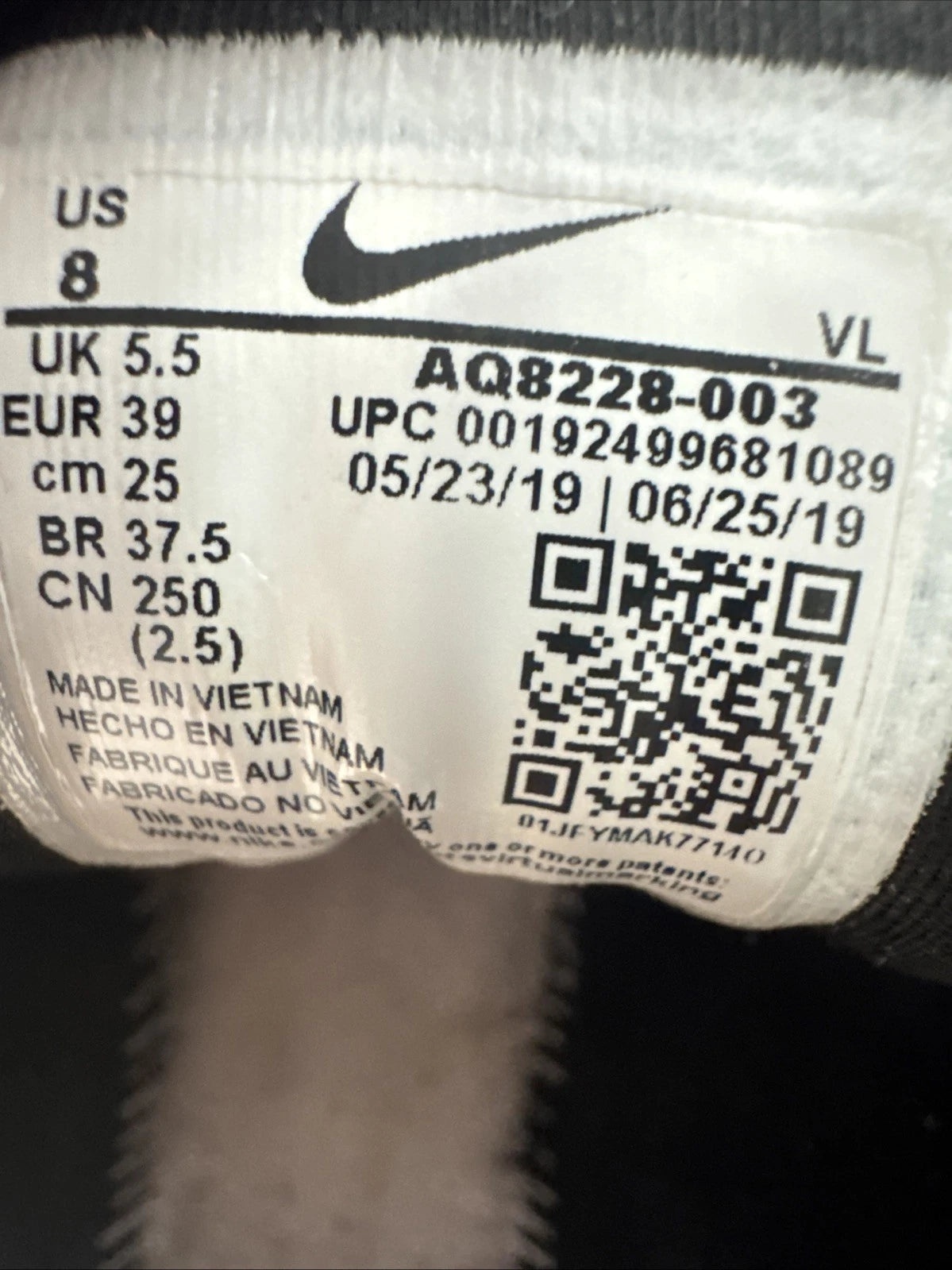 Nike Air Zoom Winflo 6 Women's Size 8 Black White Running Shoes AQ8228-003