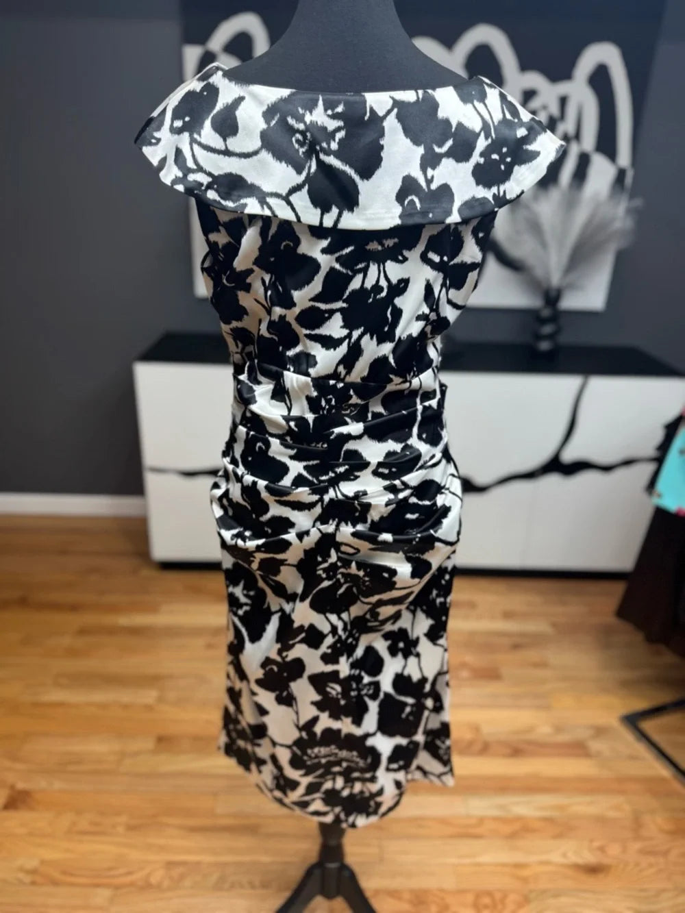 Maggy London Black White Floral V Neck Midi Dress Size 12 Elegant Party Wear Y2K