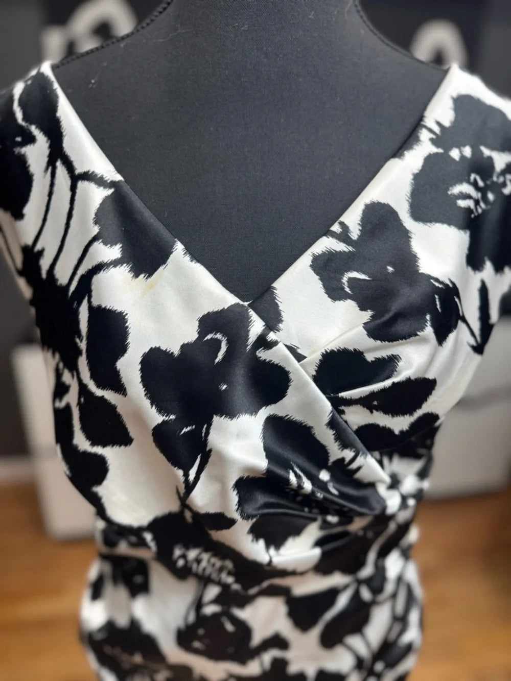 Maggy London Black White Floral V Neck Midi Dress Size 12 Elegant Party Wear Y2K