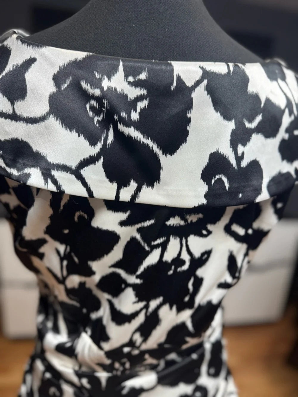Maggy London Black White Floral V Neck Midi Dress Size 12 Elegant Party Wear Y2K