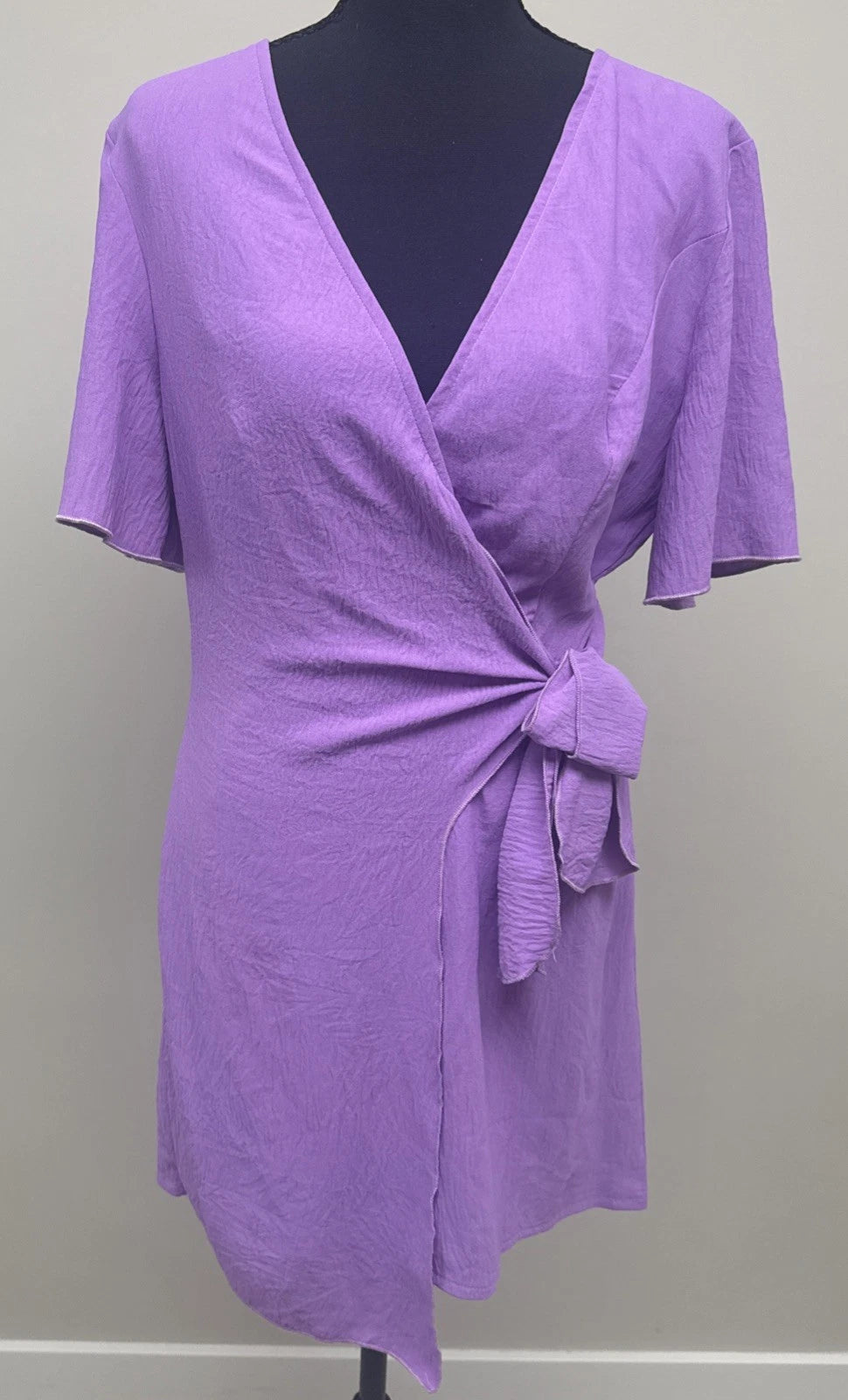 SHEIN Lavender Wrap Romper Women’s Medium US 6 Tie Waist Short Sleeve