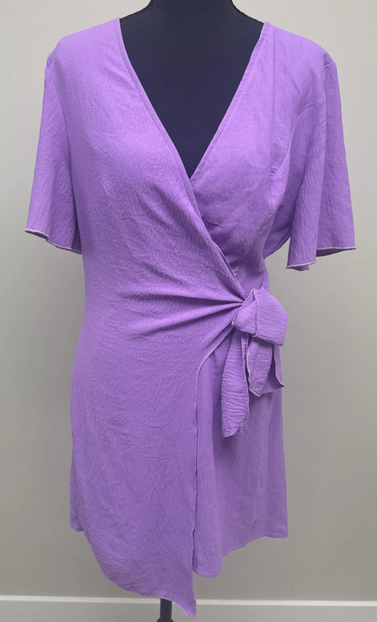 SHEIN Lavender Wrap Romper Women’s Medium US 6 Tie Waist Short Sleeve