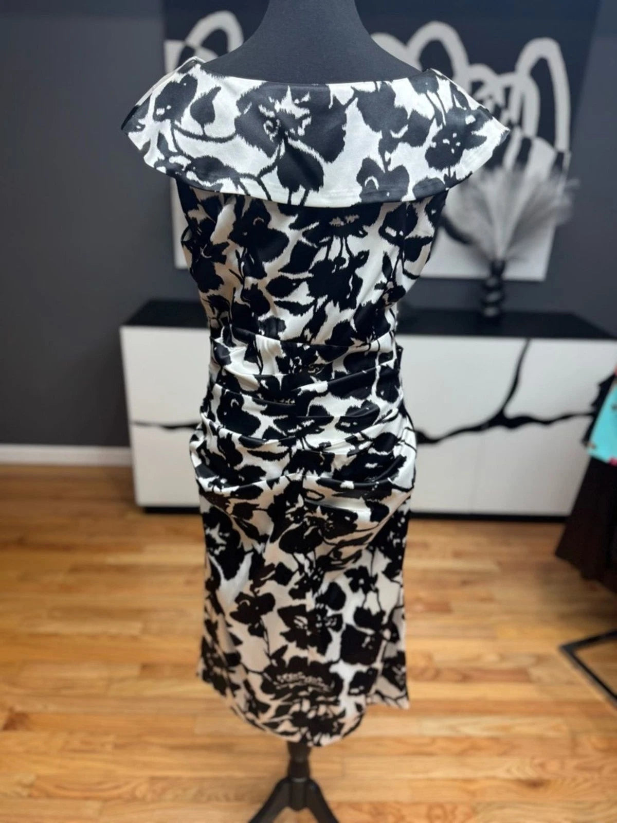 Maggy London Black White Floral V-Neck Midi Dress Women's Size 12 EUC Y2K