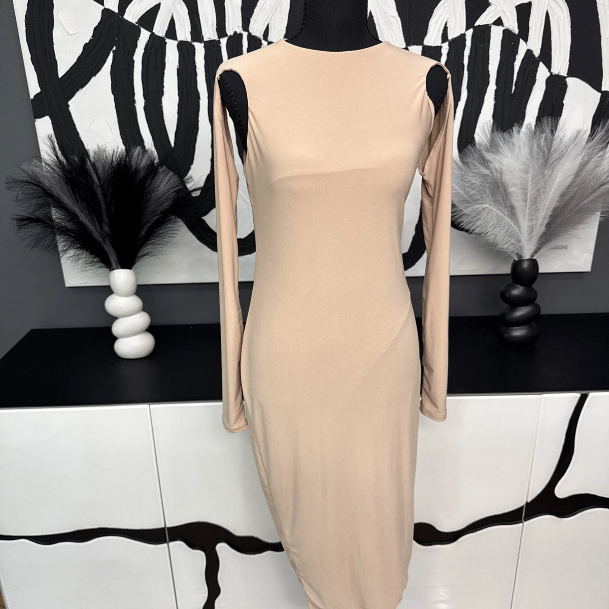 PrettyLittleThing Maternity Nude Cut Out Shoulder Midi Dress Womens 8 NWT