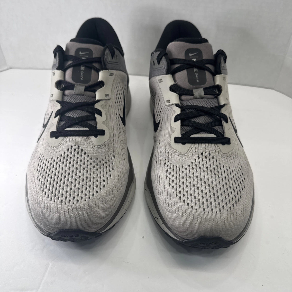 Nike Quest 6 Men’s 10.5 Running Shoes Gray Black IB4002-014 Good Condition