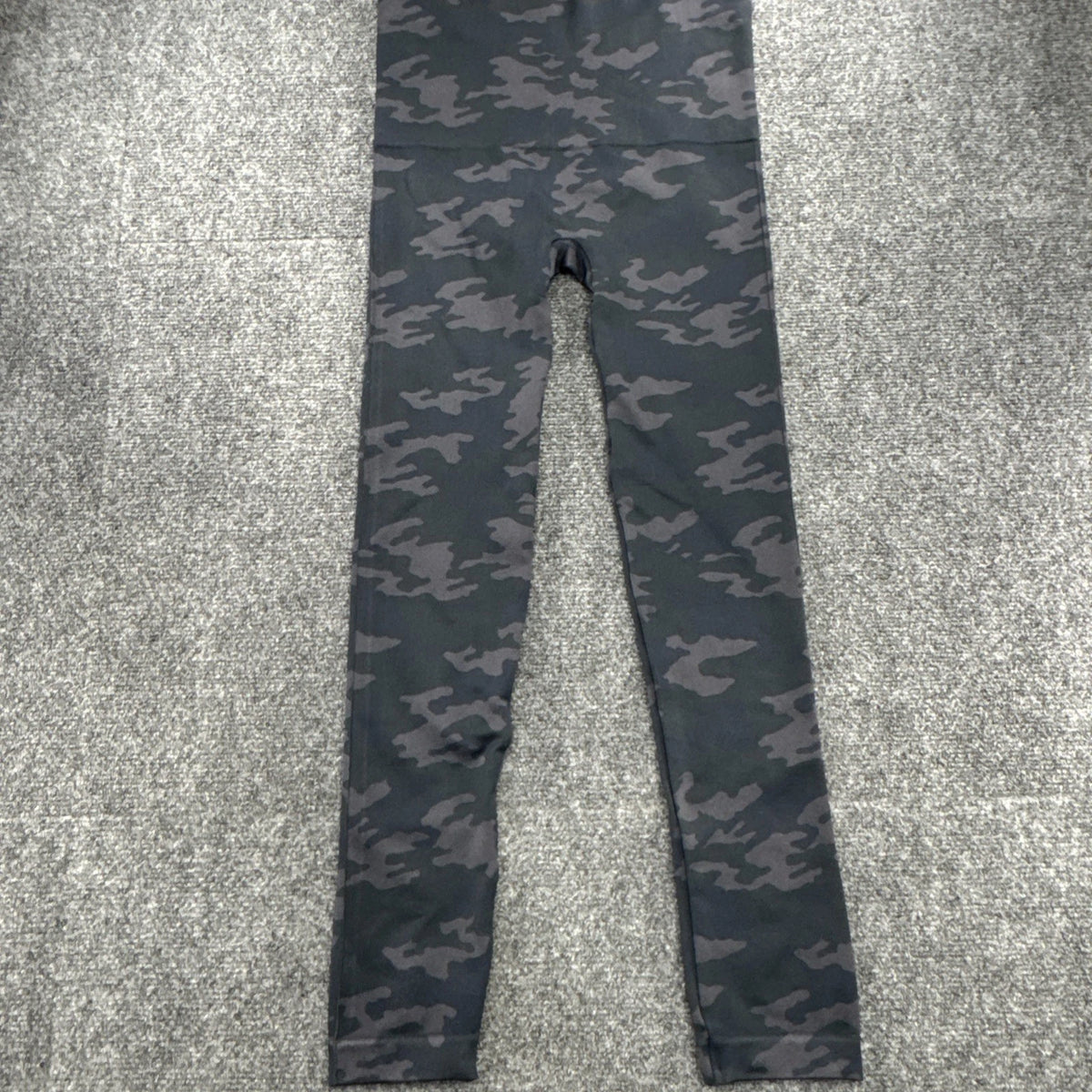 SPANX Look At Me Now Seamless Leggings Womens M Green Camo High Rise BNWT