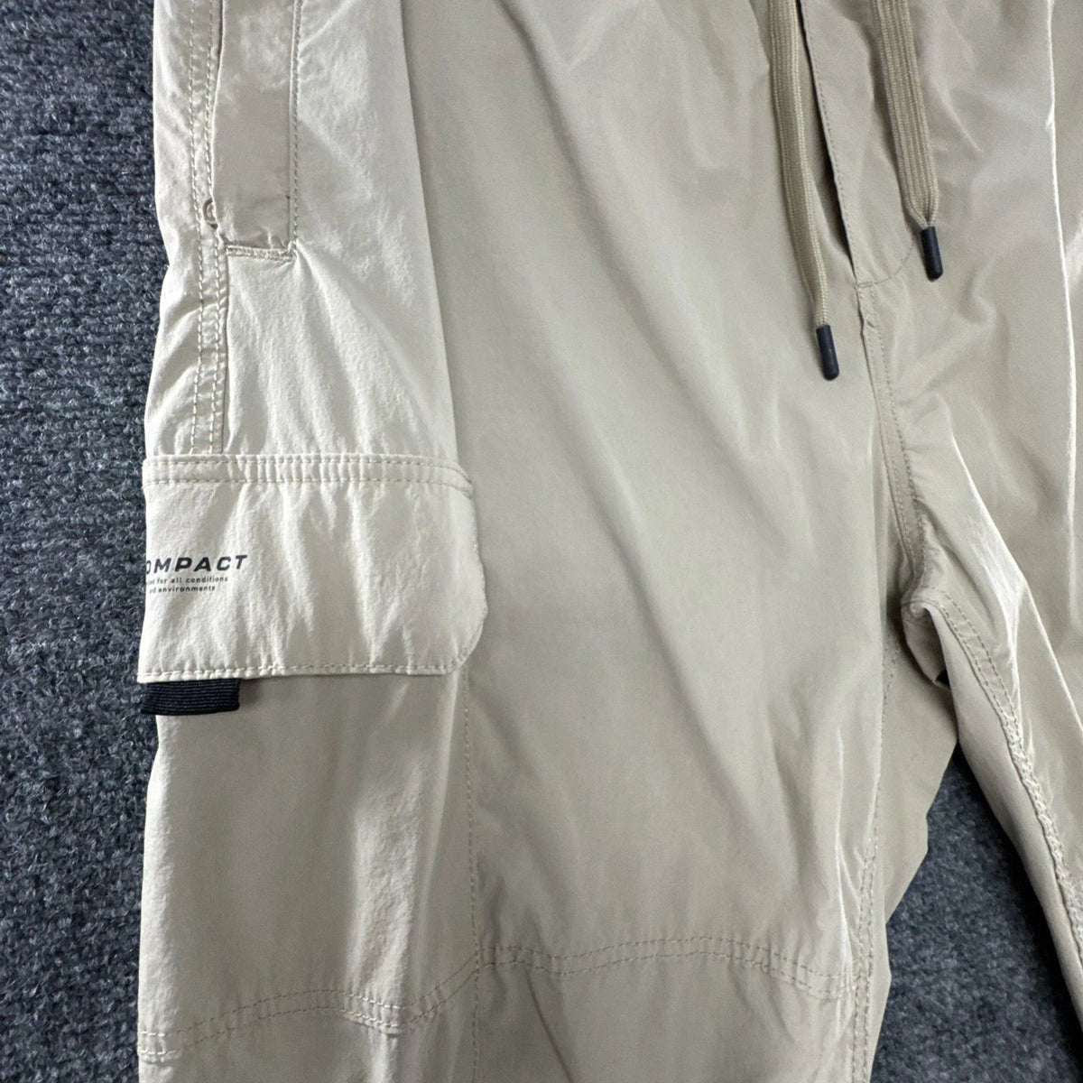 H&M Cargo Jogger Pants Men’s Medium Beige Utility Nylon Drawstring 29L EUC