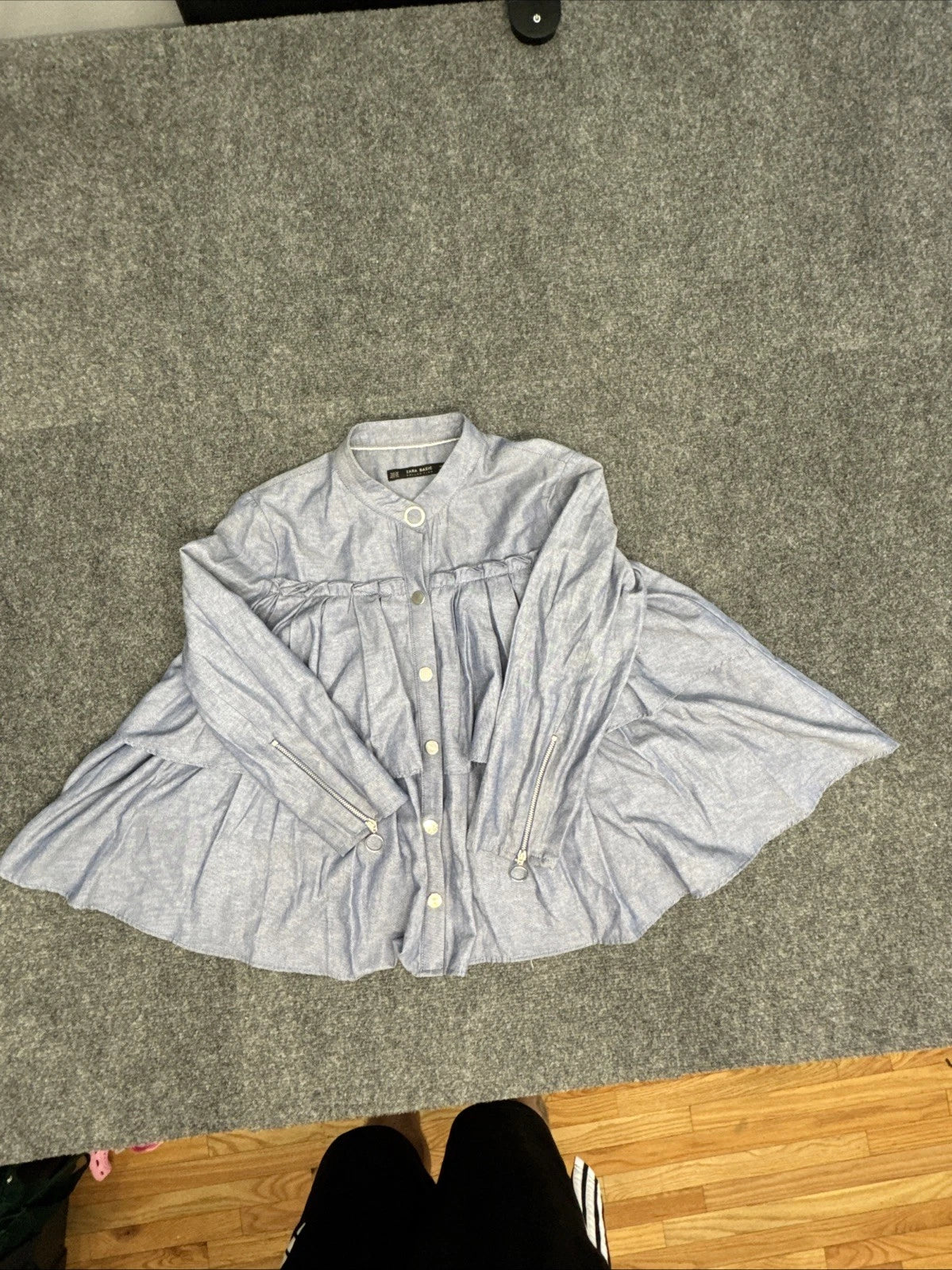 Zara Basic Chambray Ruffle Button Front Blouse Women’s XS Blue Long Sleeve EUC