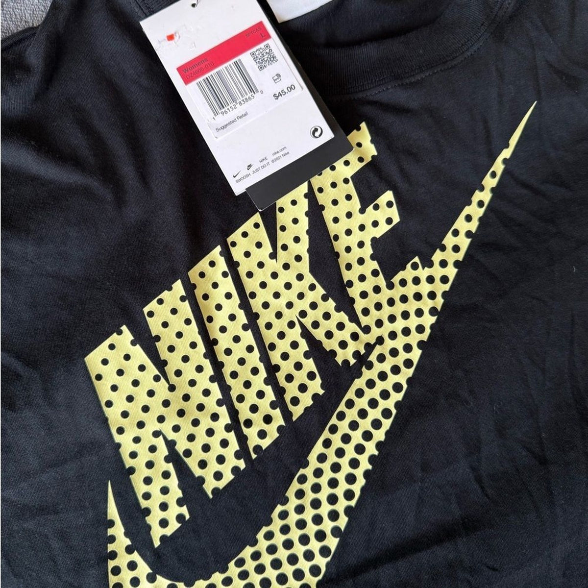 Nike Oversized Graphic Tee Women’s Large Black Yellow Logo Shirt NWT