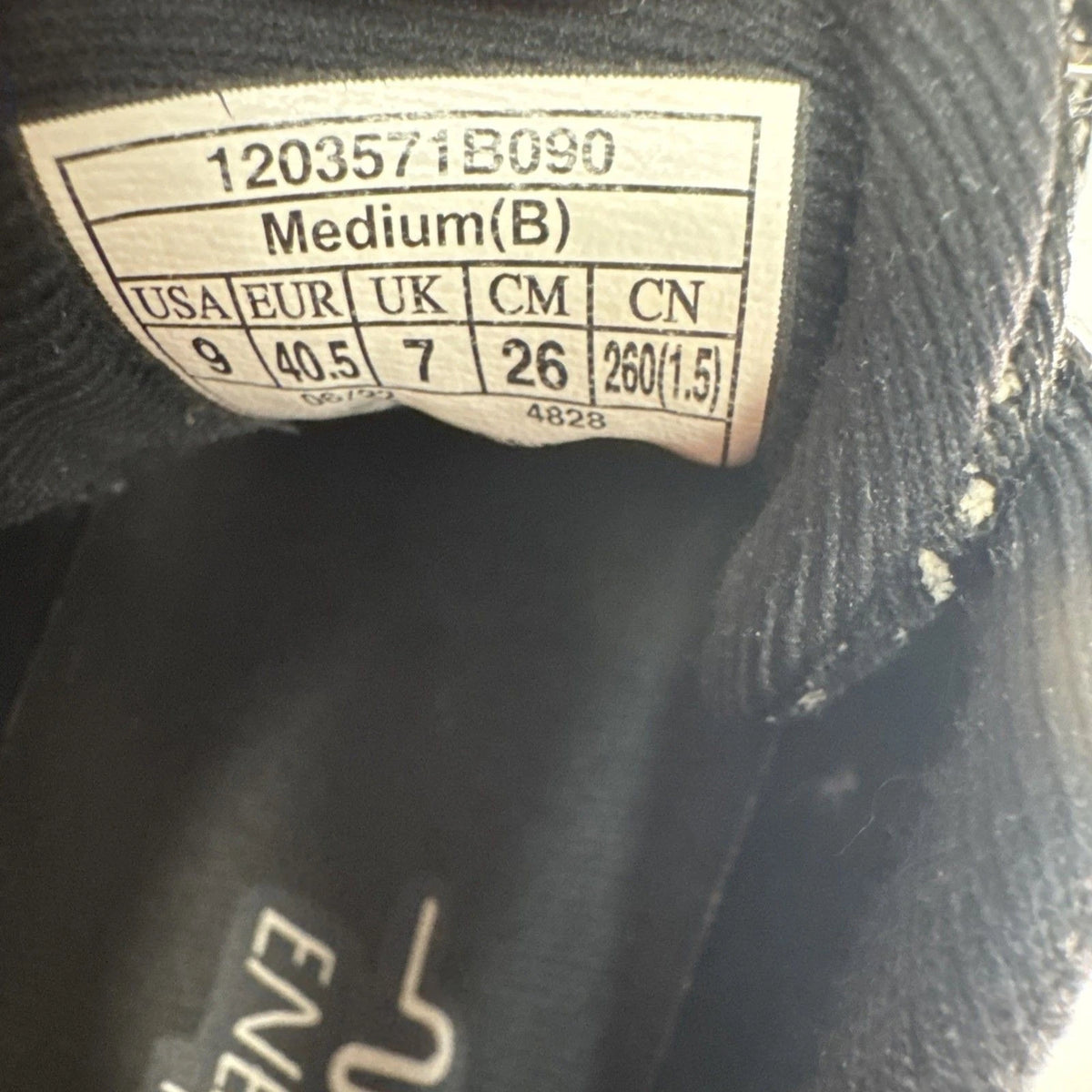 Brooks Levitate 5 Women’s 9 B Black Running Shoes 1203571B090 Heel Damage