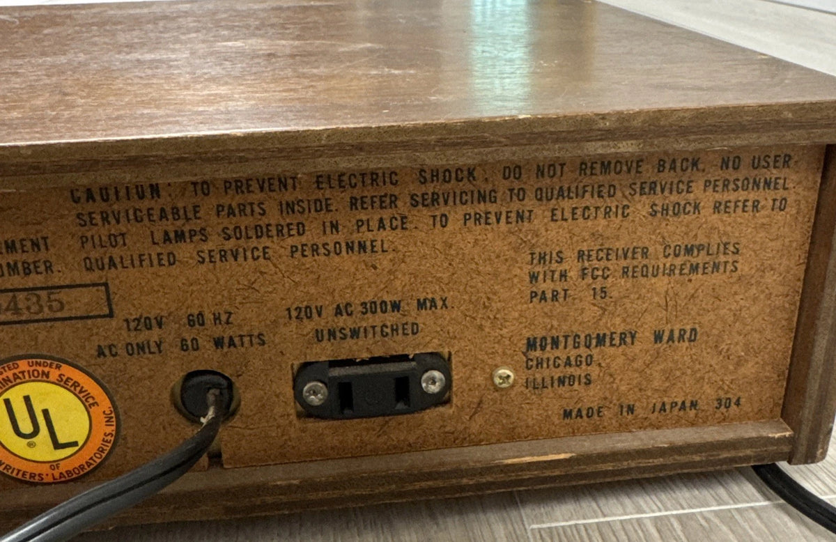 Vintage Montgomery Ward Airline GEN2810A AM/FM Stereo 8 Track Receiver Powers On