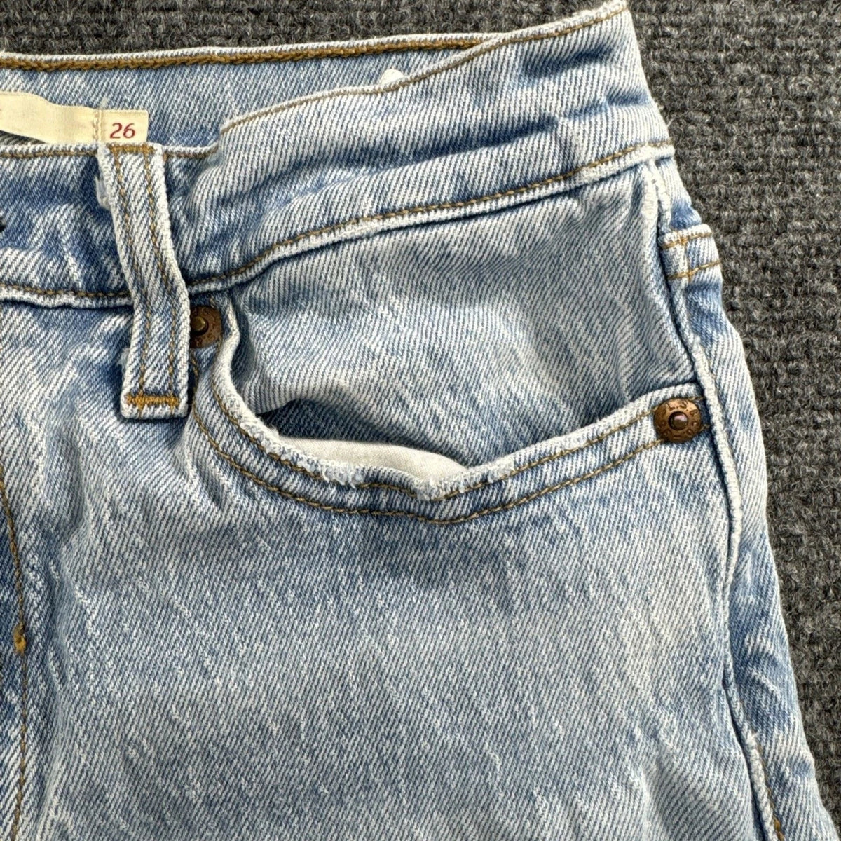 Levi’s Premium Wedgie Straight Ankle Jeans Women’s 26 Light Wash 26 Inseam