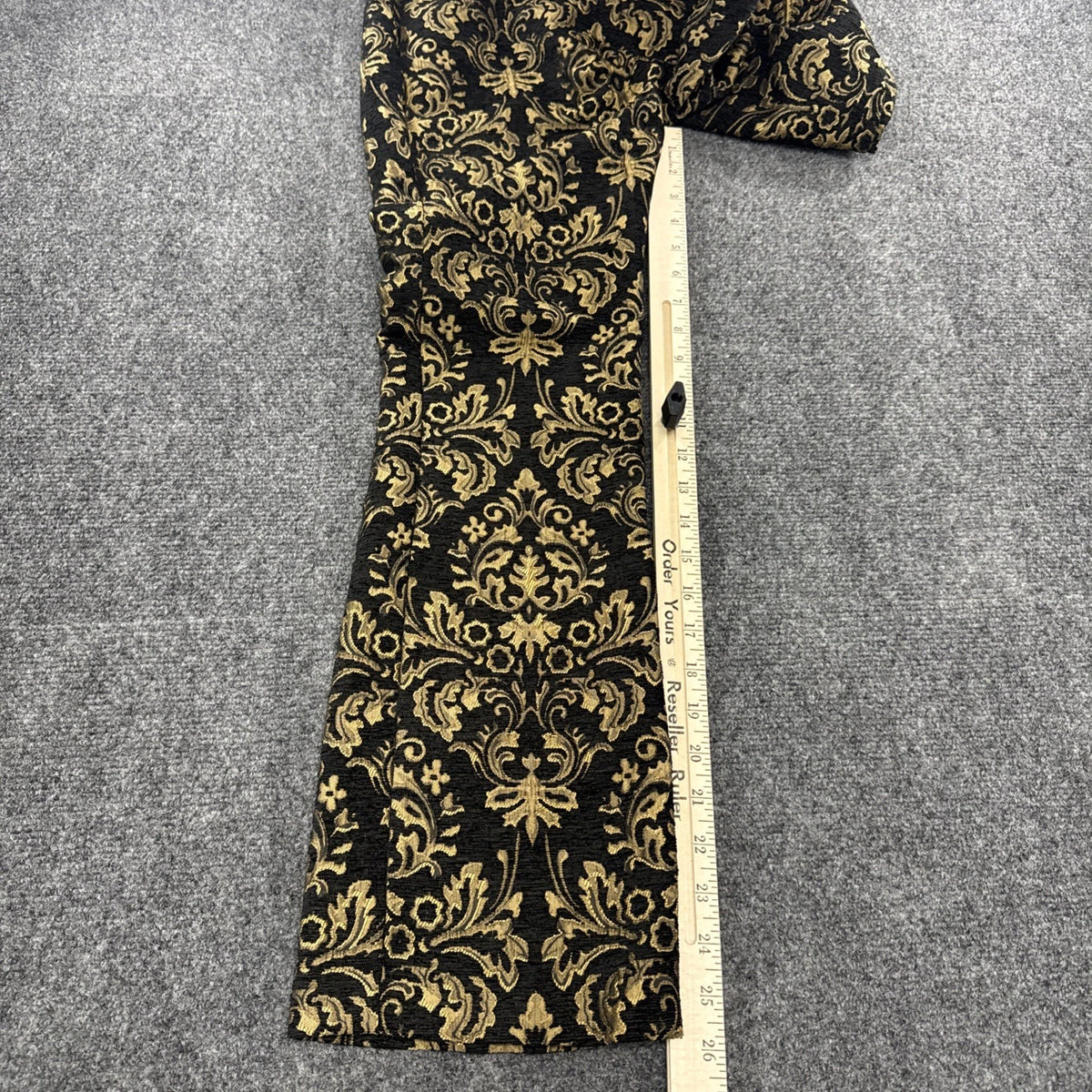 Urban Outfitters Damask Jacquard Cropped Pants Women’s Size 2 Black Gold