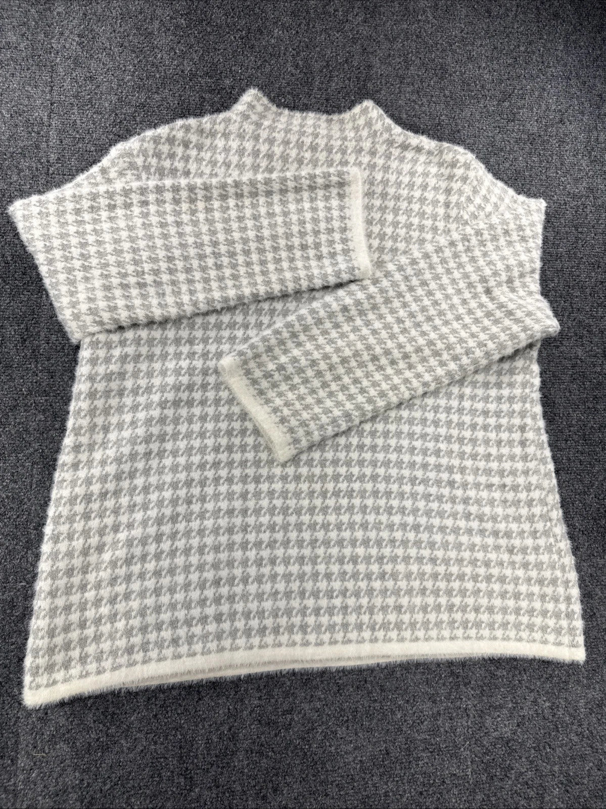 Max Studio Houndstooth Fuzzy Knit Sweater Women's XL Cozy Soft Chic