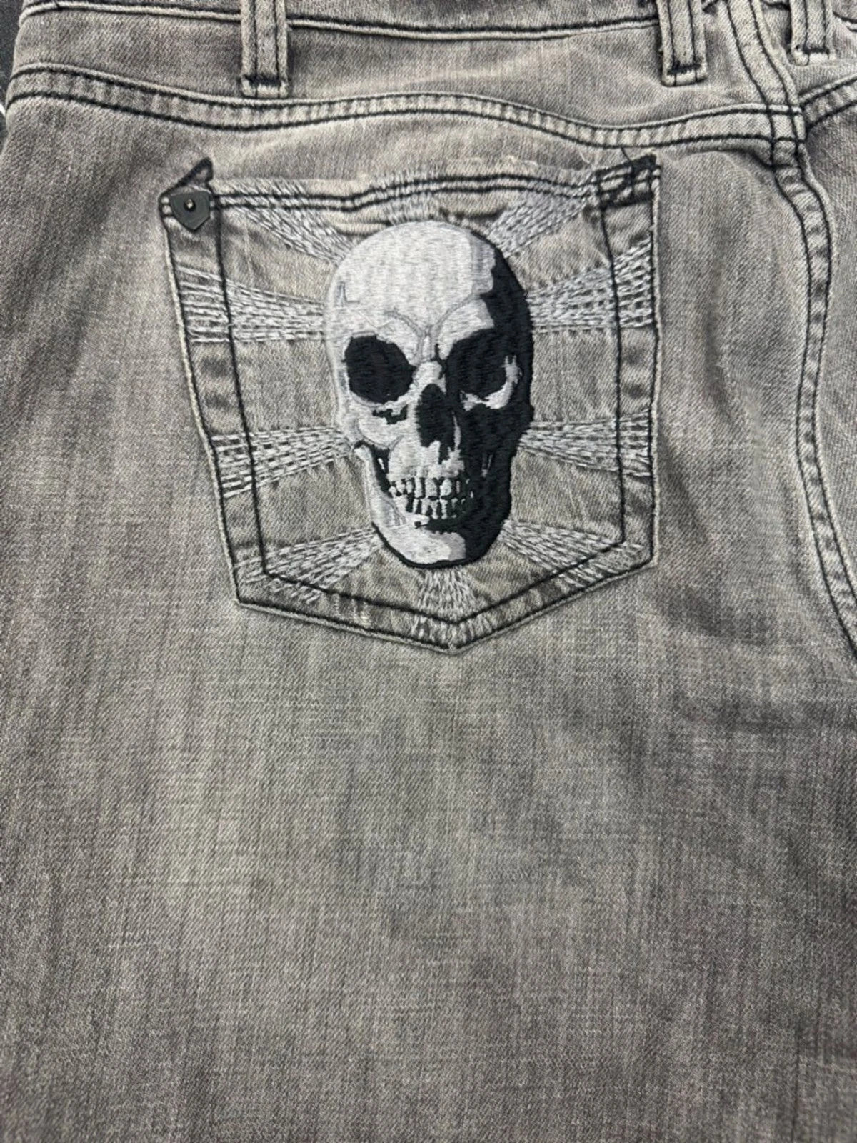 J & Company Straight Leg Jeans Womens Size 32 Gray Wash Skull Pocket Denim