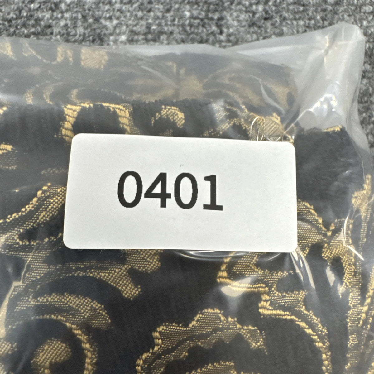 Urban Outfitters Damask Jacquard Cropped Pants Women’s Size 2 Black Gold