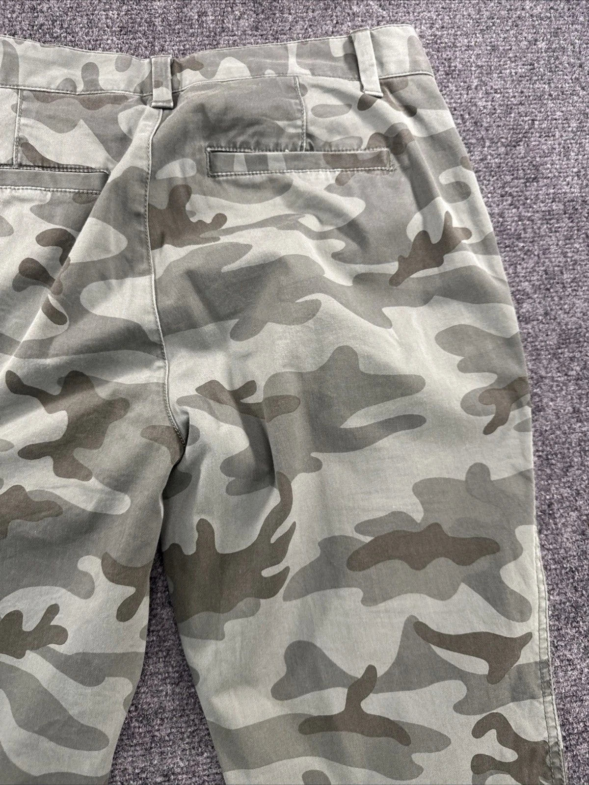 GAP Girlfriend Chino Pants Women’s Size 4 Green Camo Stretch Mid Rise