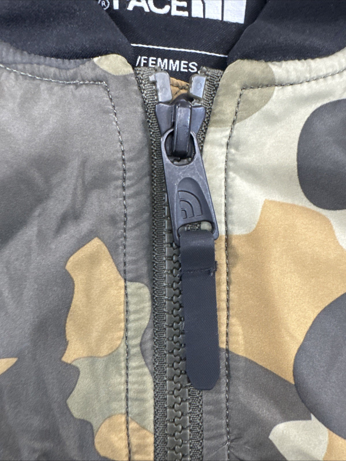 The North Face Women’s Camo Insulated Bomber Jacket Small F18 Utility