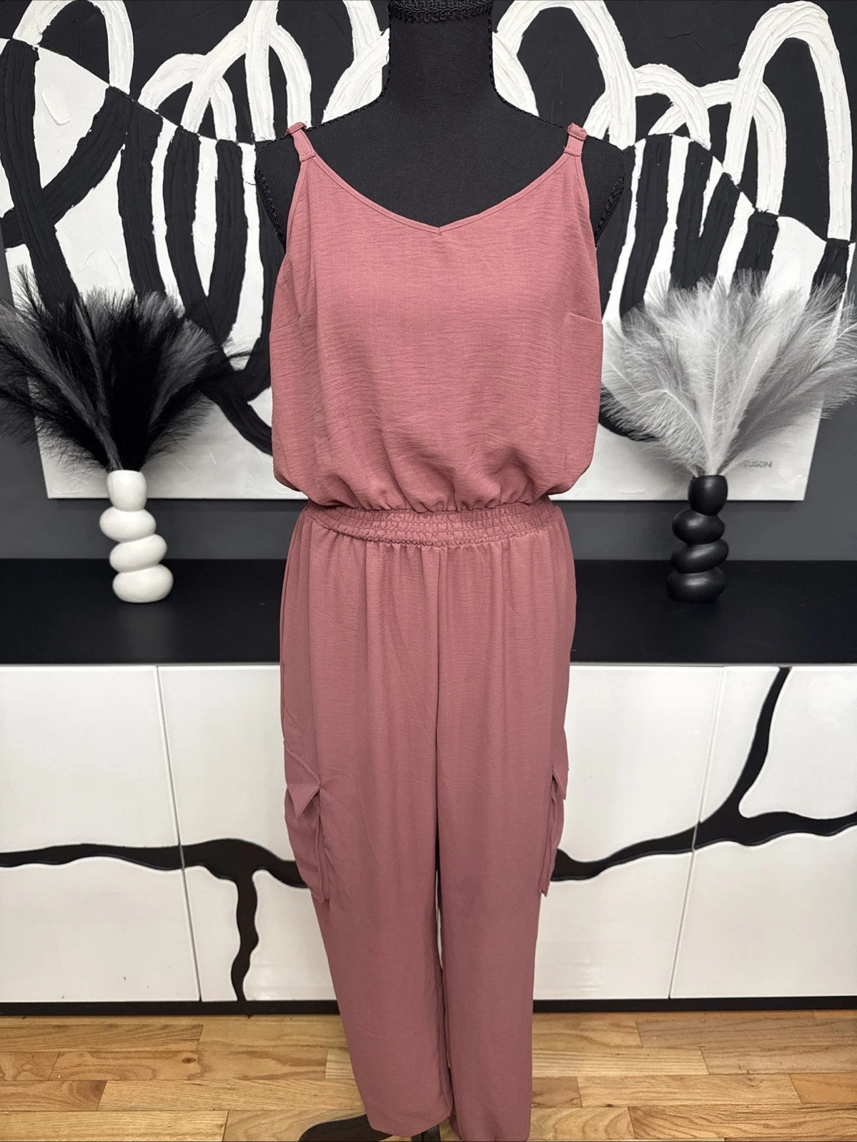 Olive + Oak Women’s Medium Mauve Cargo Jumpsuit Sleeveless V Neck Casual