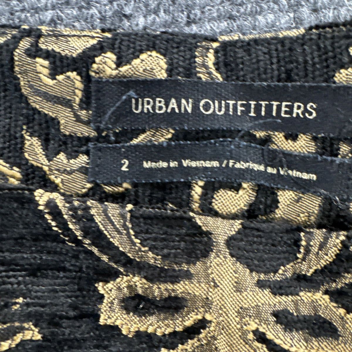 Urban Outfitters Damask Jacquard Cropped Pants Women’s Size 2 Black Gold