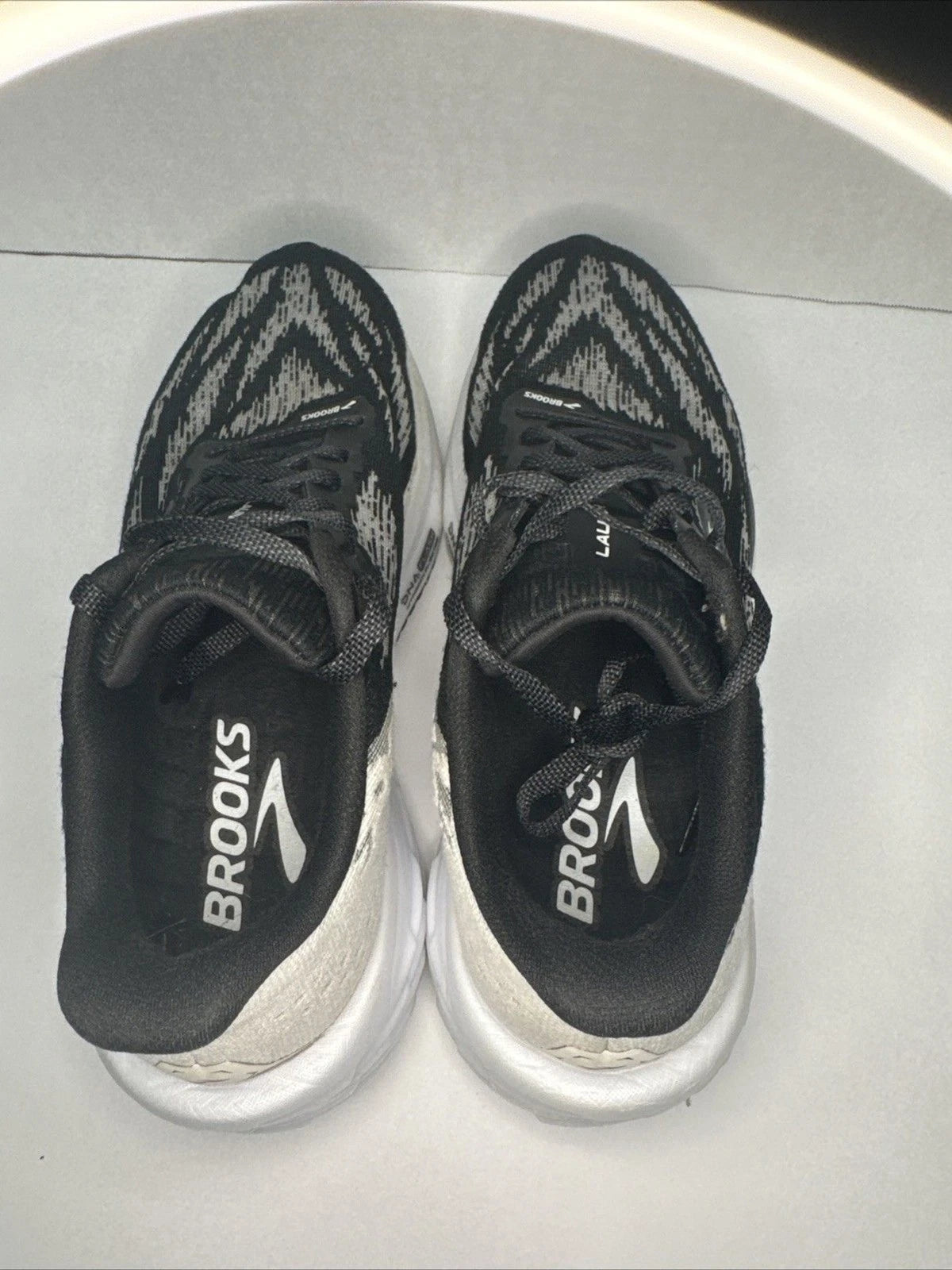 Brooks Launch 11 Women’s 8.5 Black White Running Shoes 1204391B087