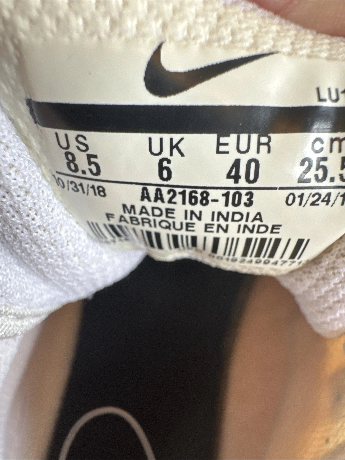 Nike Air Max Axis AA2168-103 Women's 8.5 White Black Gold Sneakers