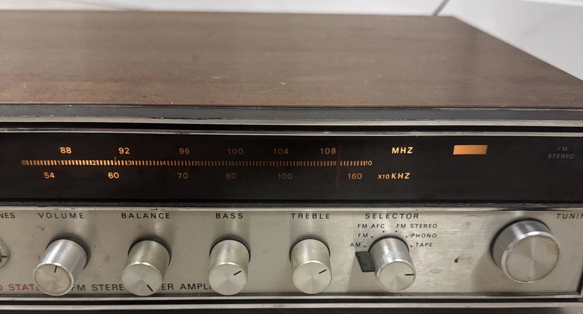 Vintage Montgomery Ward Airline GEN2810A AM/FM Stereo 8 Track Receiver Powers On