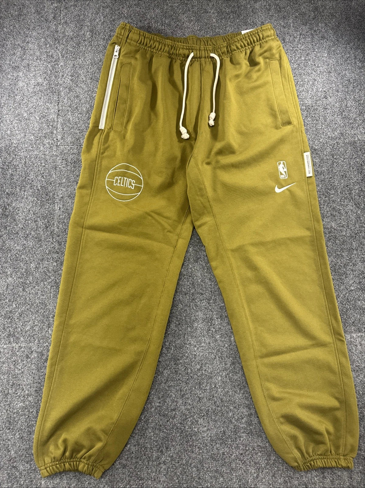 Nike NBA Boston Celtics Team Travel Issued Olive Sweatpants Men’s Large Dri-FIT
