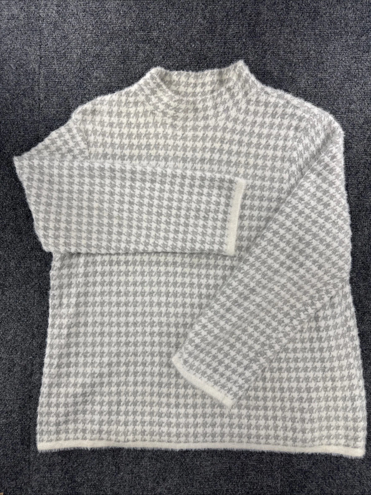 Max Studio Houndstooth Fuzzy Knit Sweater Women's XL Cozy Soft Chic