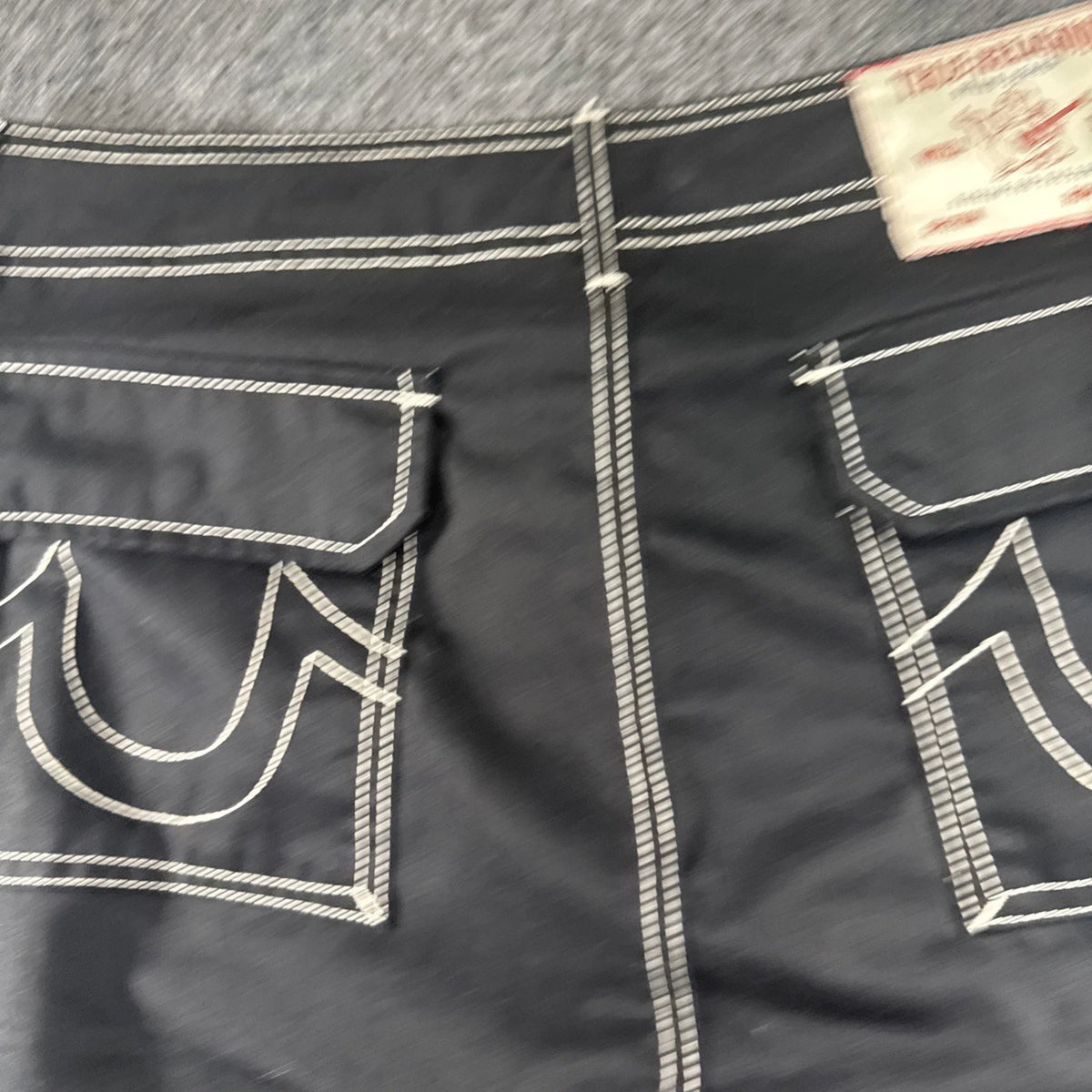 True Religion Mens 34x32 Black Cargo Pants Contrast Stitch Horseshoe NWT