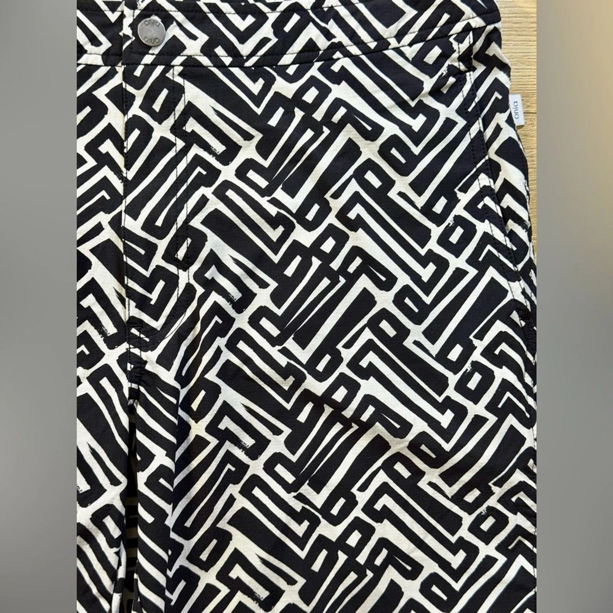 Onia Swim Trunks Men’s 38 Black White Pattern Designer Beach Shorts EUC