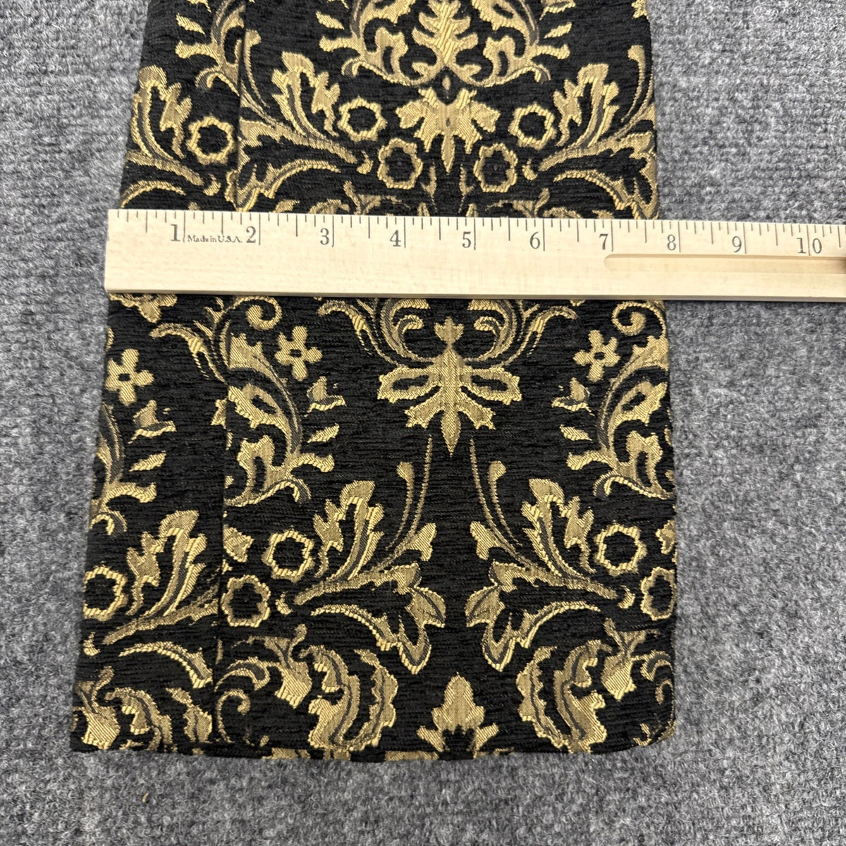 Urban Outfitters Damask Jacquard Cropped Pants Women’s Size 2 Black Gold
