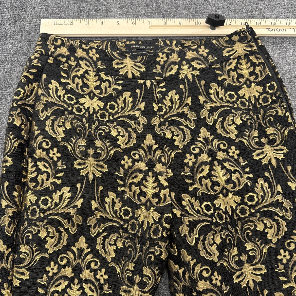 Urban Outfitters Damask Jacquard Cropped Pants Women’s Size 2 Black Gold