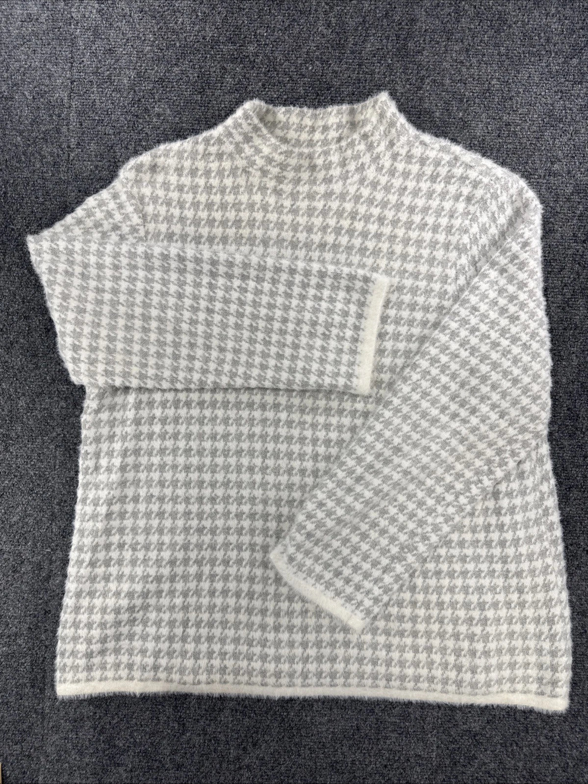 Max Studio Houndstooth Fuzzy Knit Sweater Women's XL Cozy Soft Chic