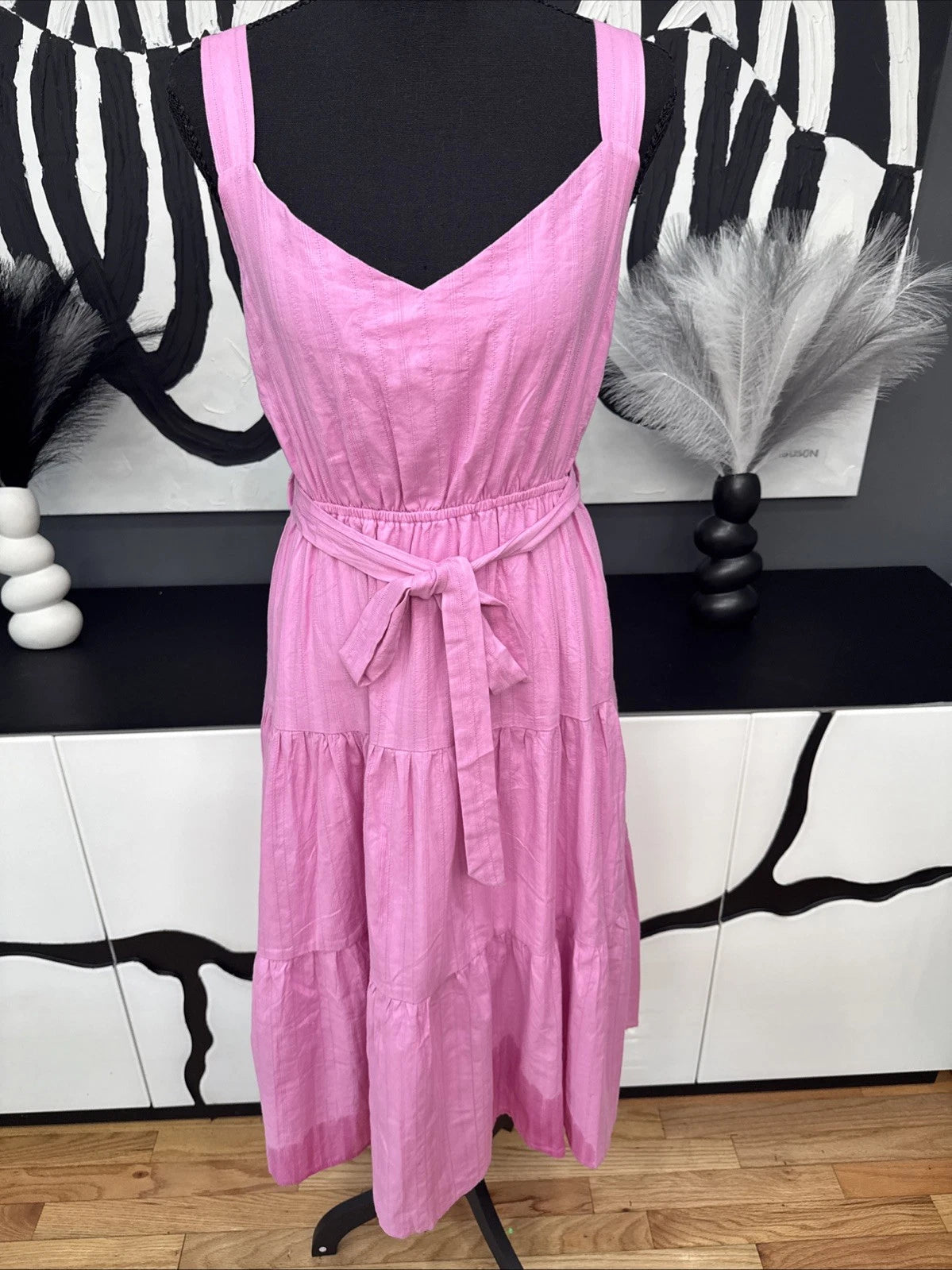 Heart Lily Pink Tiered Midi Dress Women’s Medium NWT Tie Shoulder Belted