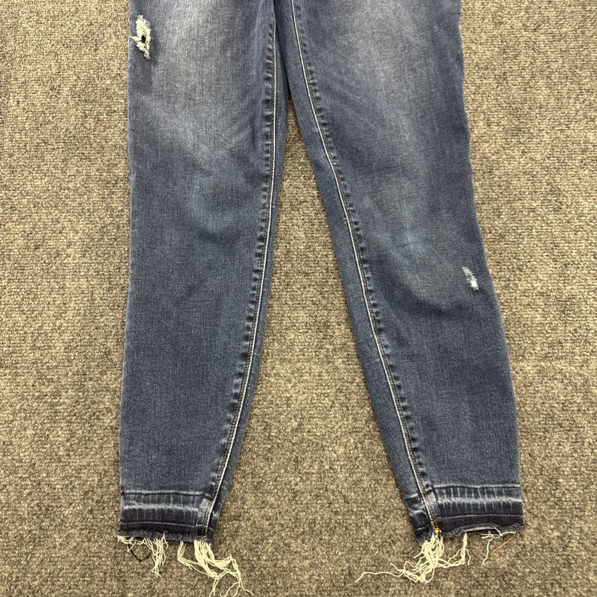 SPANX Distressed Skinny Jeans Womens M Medium Wash Pull On Raw Hem Stretch Denim