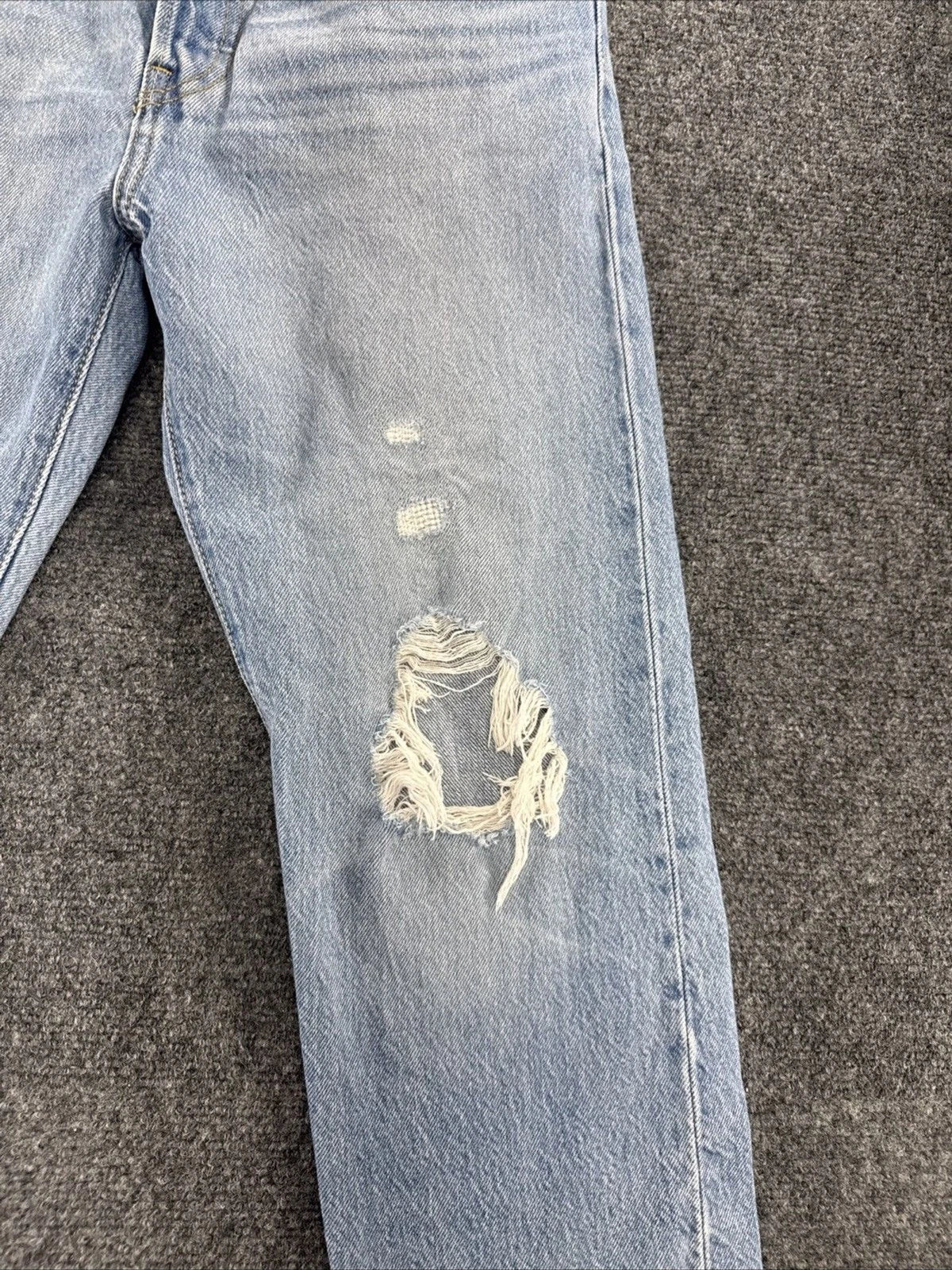 Levi’s 501 Original Jeans Women’s Approx W27 Light Wash Distressed Button Fly