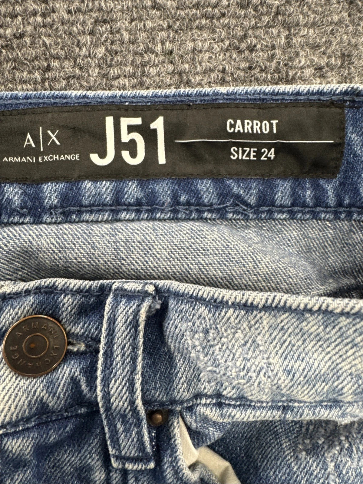 Armani Exchange AX J51 Carrot Jeans Distressed Light Wash Size 24 NWOT