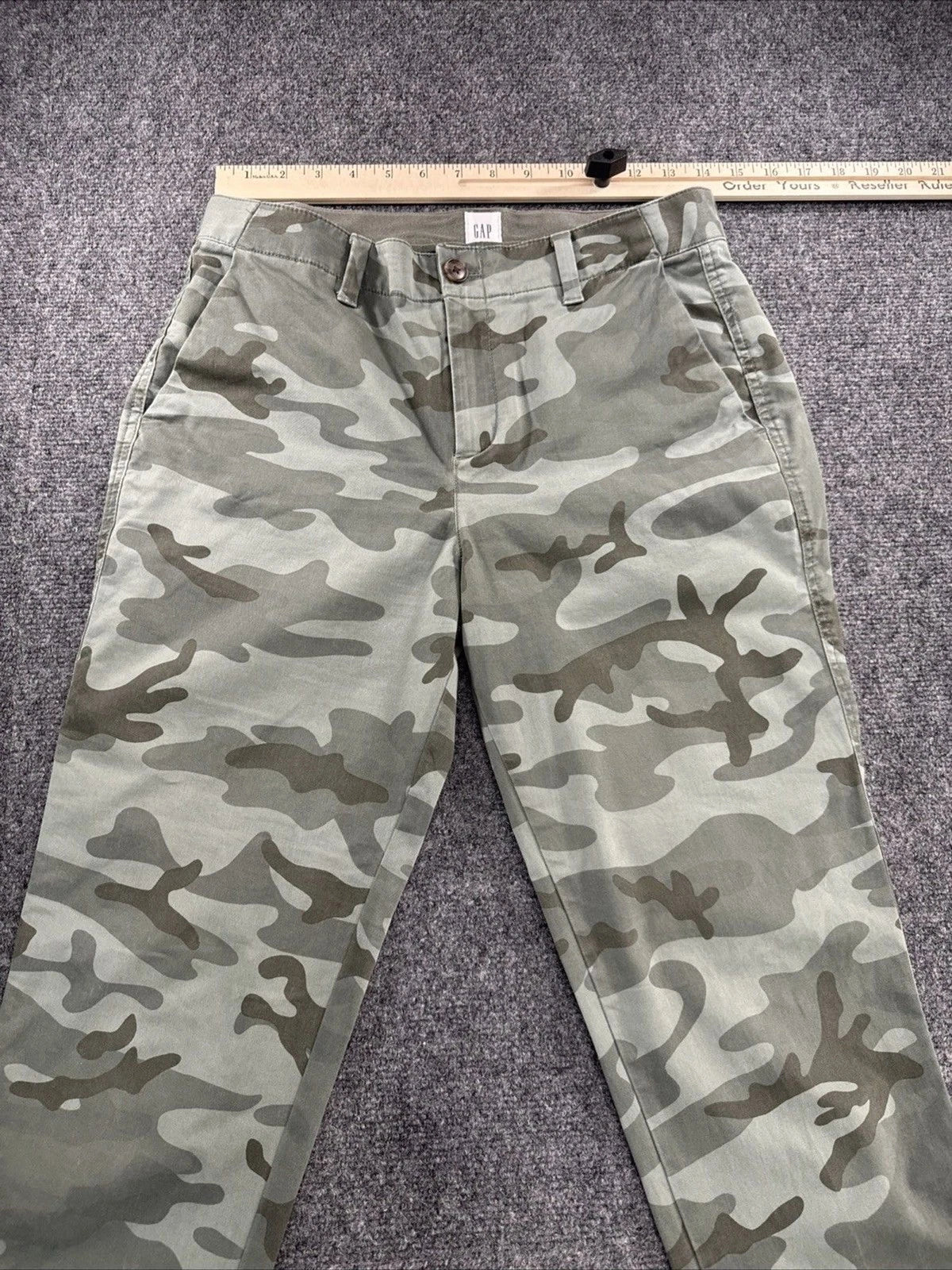 GAP Girlfriend Chino Pants Women’s Size 4 Green Camo Stretch Mid Rise