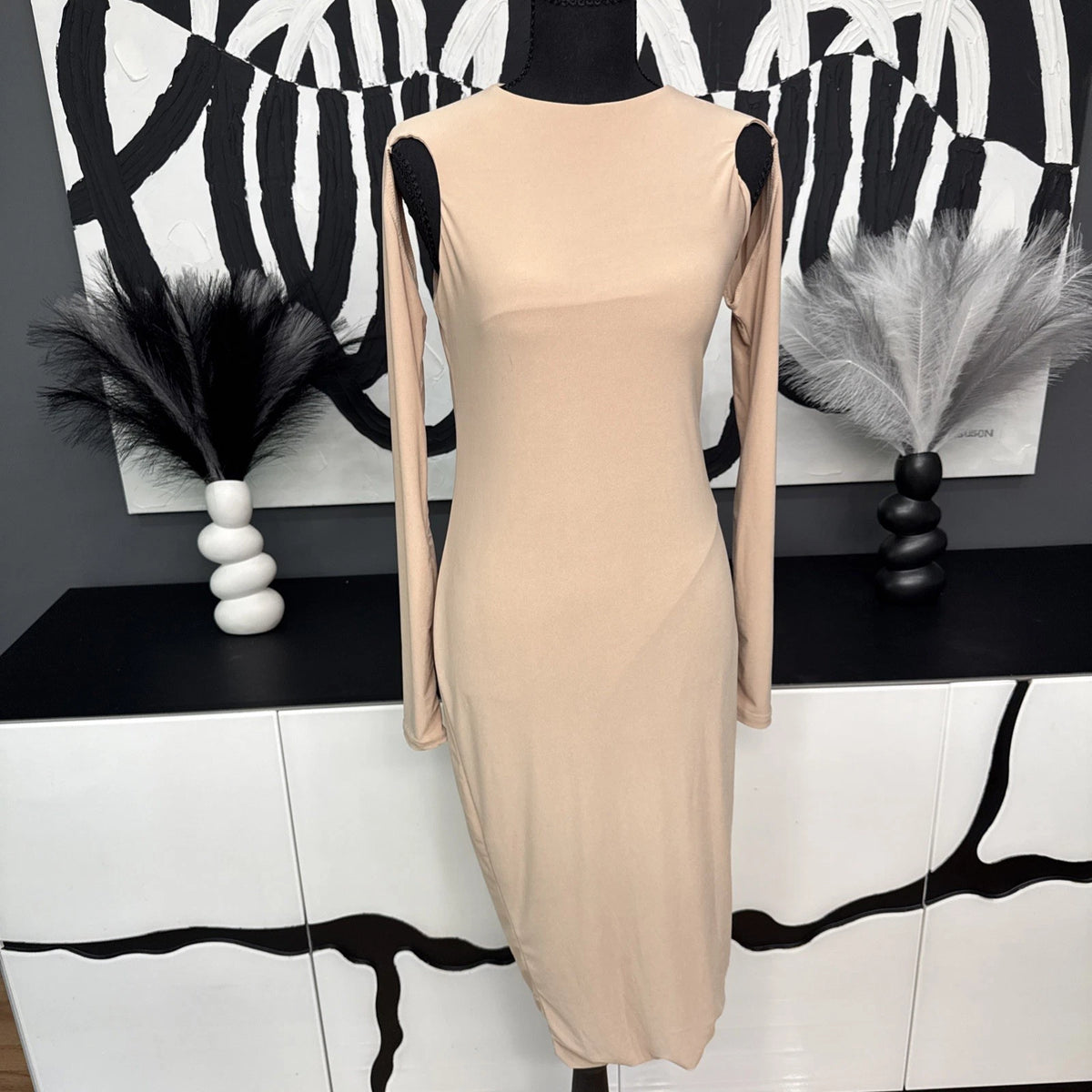PrettyLittleThing Maternity Nude Cut Out Shoulder Midi Dress Womens 8 NWT