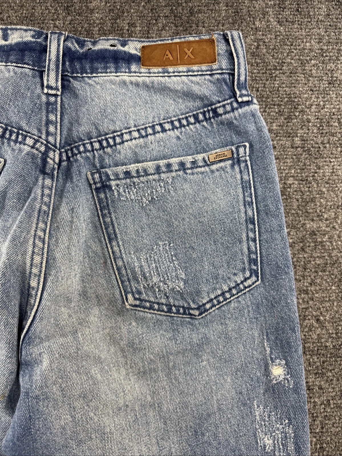 Armani Exchange AX J51 Carrot Jeans Distressed Light Wash Size 24 NWOT