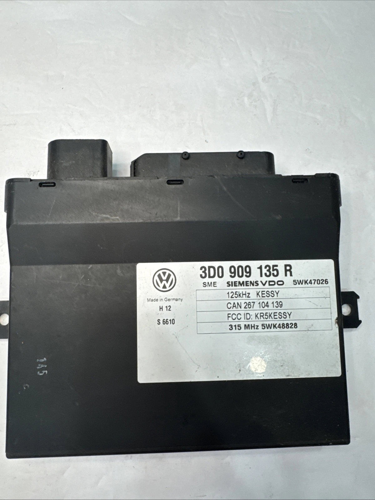 VW Bentley KESSY Keyless Entry Start Module 3D0909135R Siemens 5WK47026 OEM