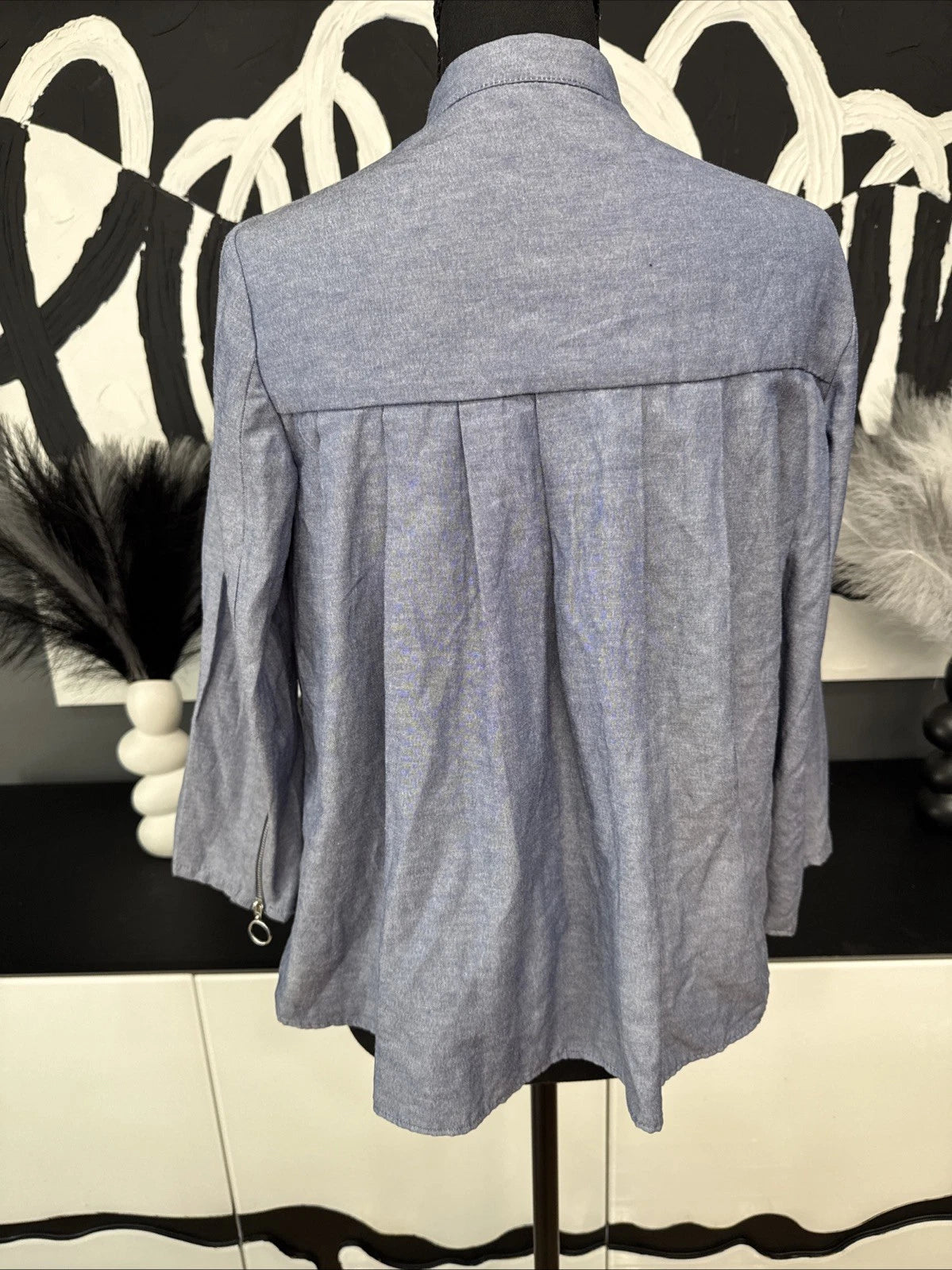 Zara Basic Chambray Ruffle Button Front Blouse Women’s XS Blue Long Sleeve EUC