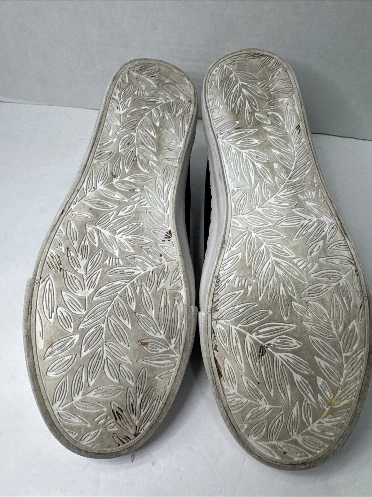 Lilly Pulitzer Black Velvet Sneakers Women 7.5 Gold Rhinestone Ribbon Lace