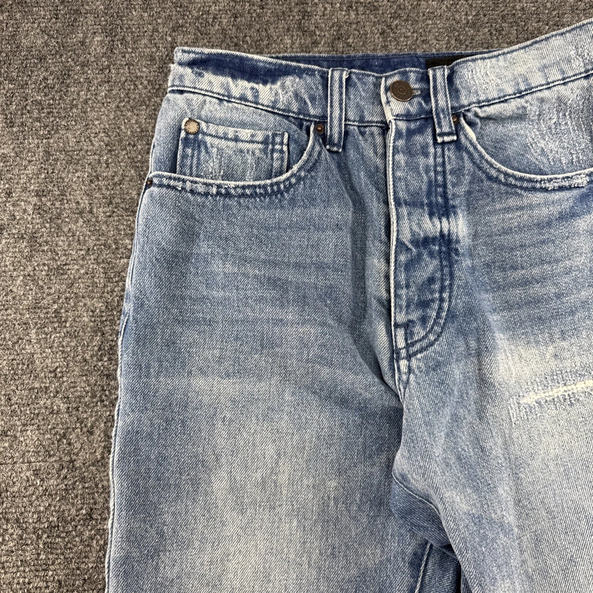 Armani Exchange AX J51 Carrot Jeans Distressed Light Wash Size 24 NWOT