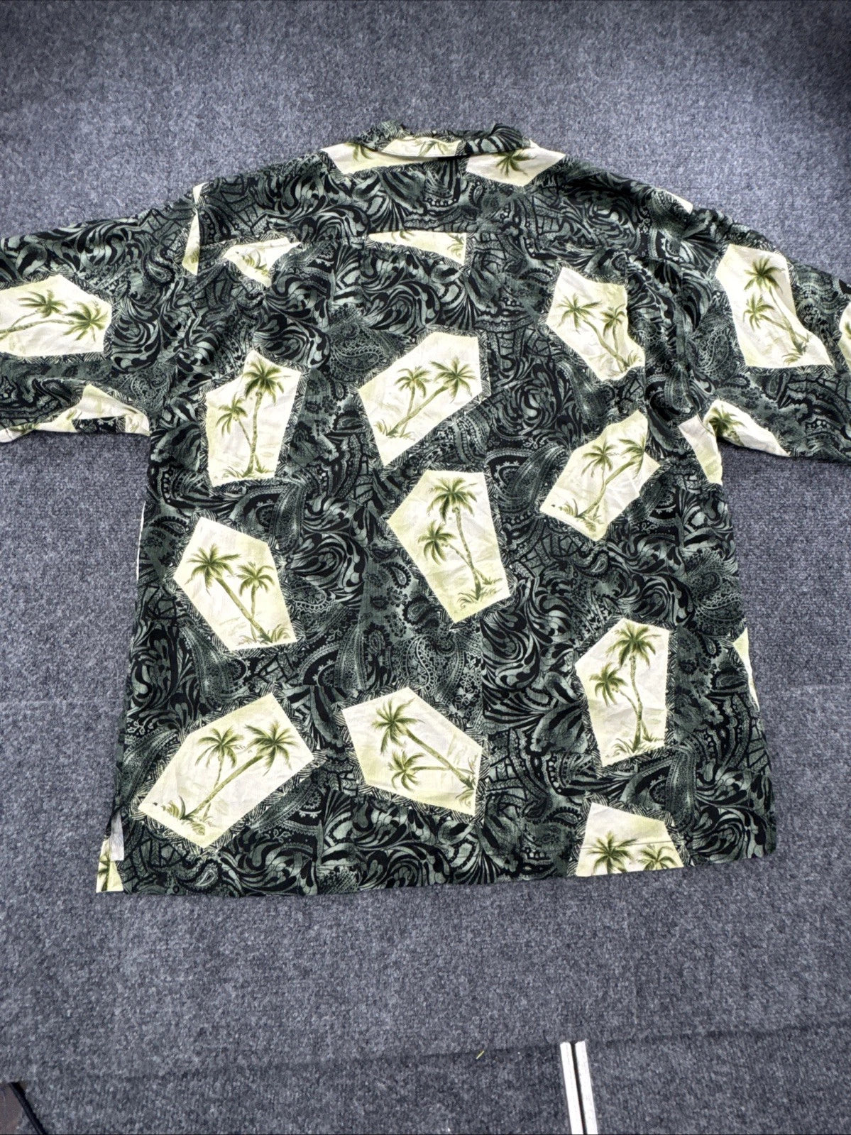 Tommy Bahama Silk Shirt Mens L Palm Tree Hawaiian Aloha Camp Green Ivory