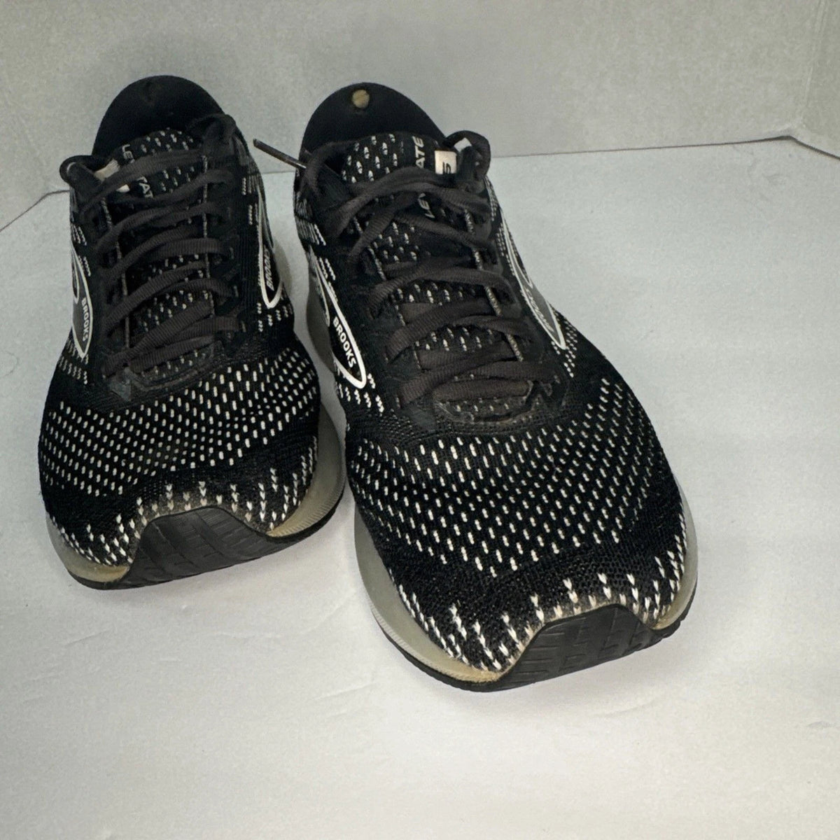 Brooks Levitate 5 Women’s 9 B Black Running Shoes 1203571B090 Heel Damage