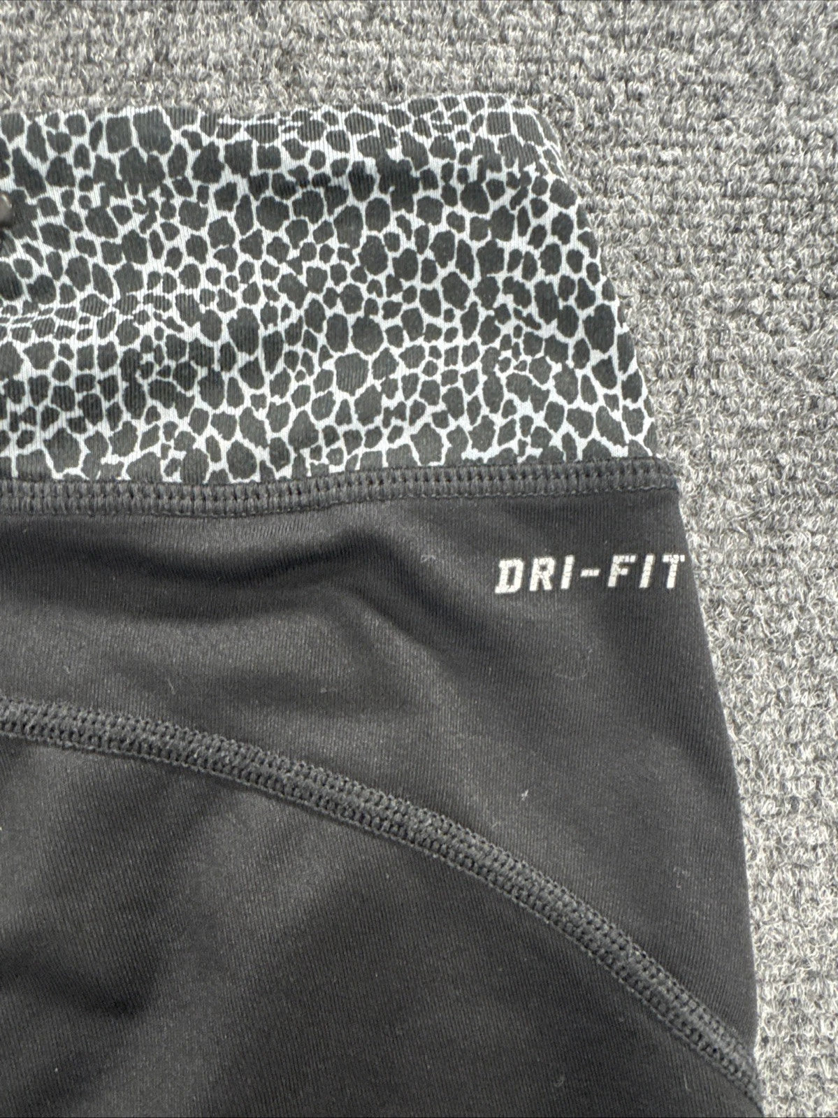 Nike Dri-FIT Women’s S Running Tights Black Animal Print Reflective Pocket