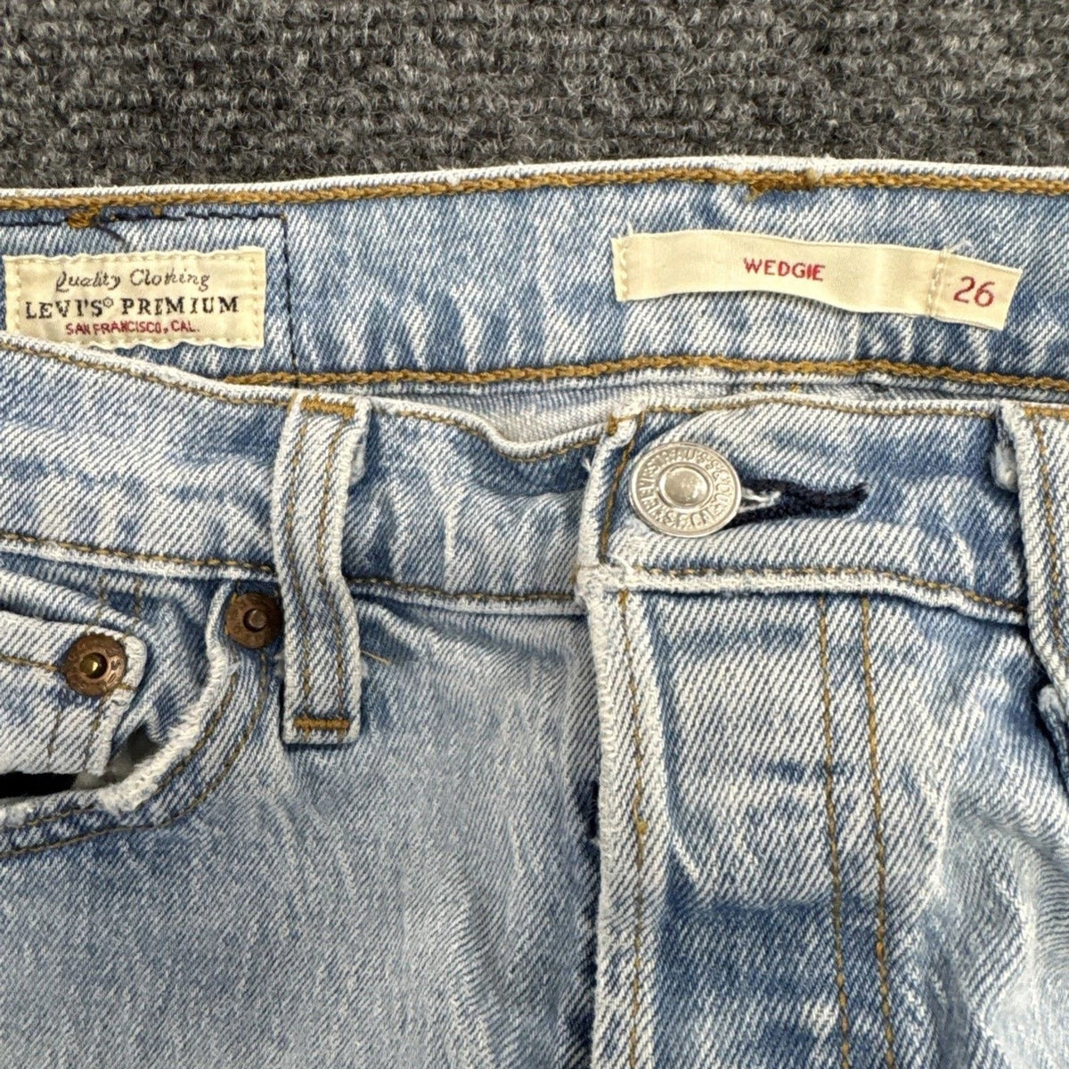 Levi’s Premium Wedgie Straight Ankle Jeans Women’s 26 Light Wash 26 Inseam
